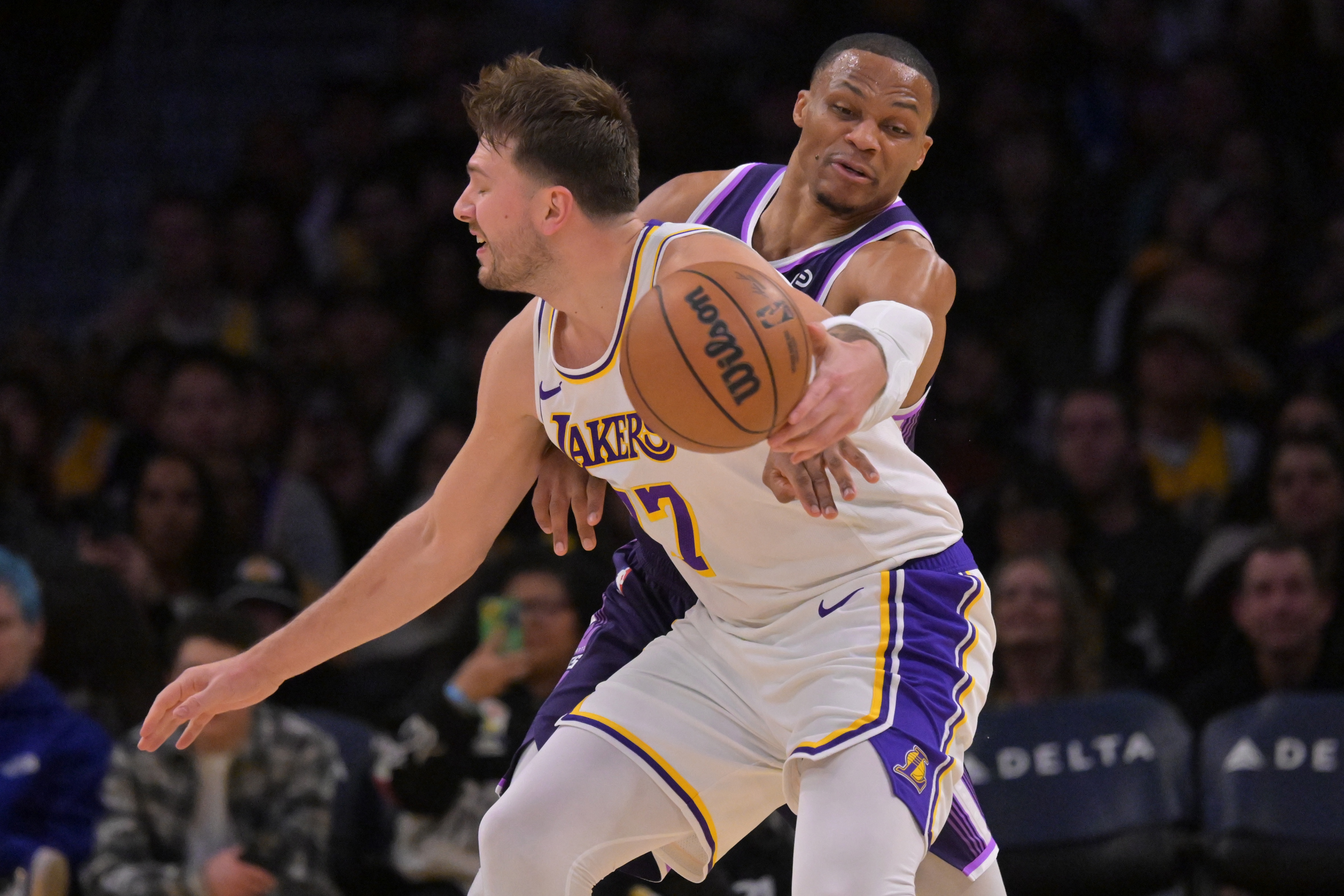 开云网页版-三分8对17怎么赢！东詹两个引擎燃尽了 三分和防守成为湖人生死线