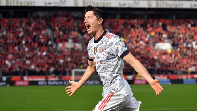 告别低谷找回进球节奏 莱万双响引发药厂大崩盘